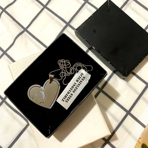 Heart pendant necklace - Picture 1 of 2